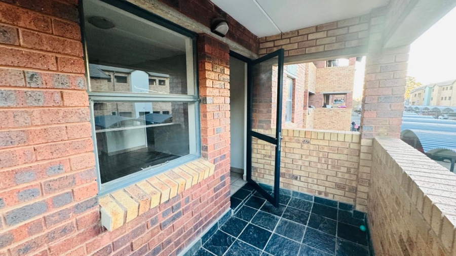 2 Bedroom Property for Sale in Olifantsvlei Gauteng