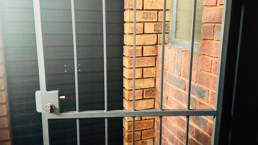 2 Bedroom Property for Sale in Olifantsvlei Gauteng