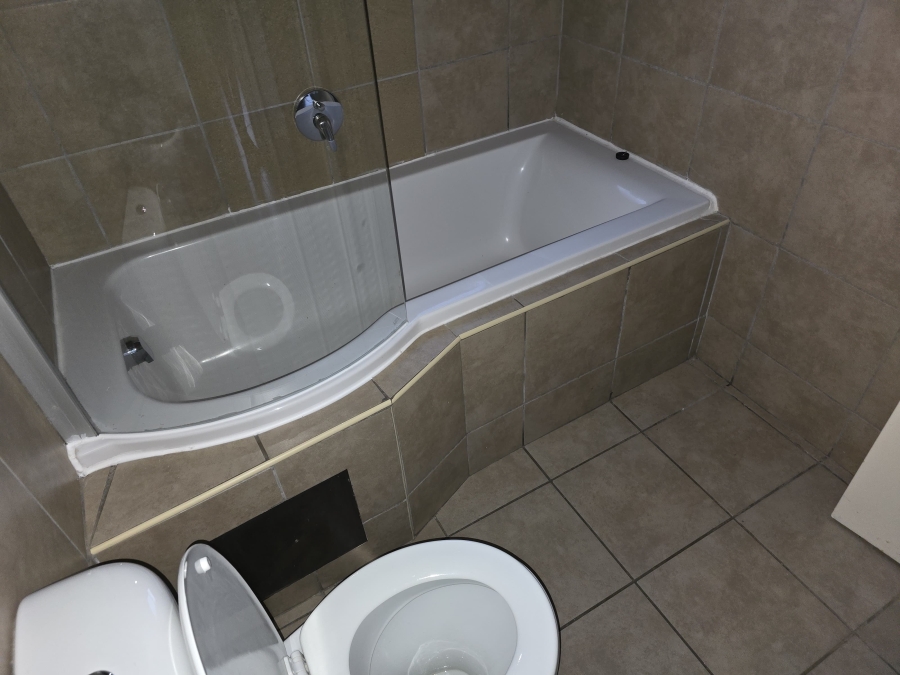 2 Bedroom Property for Sale in Olifantsvlei Gauteng