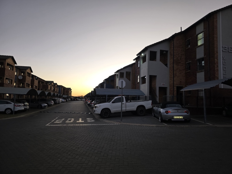 2 Bedroom Property for Sale in Olifantsvlei Gauteng