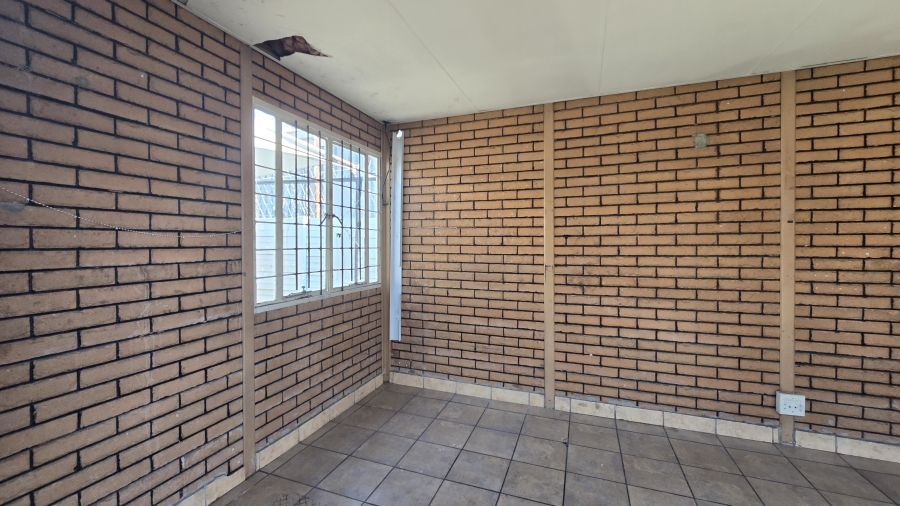 To Let 0 Bedroom Property for Rent in Edenvale Central Gauteng