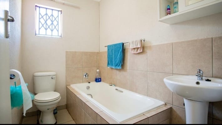 3 Bedroom Property for Sale in Rosslyn Gauteng