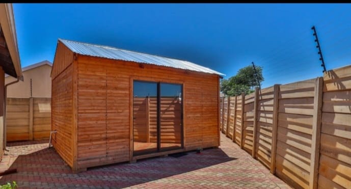 3 Bedroom Property for Sale in Rosslyn Gauteng