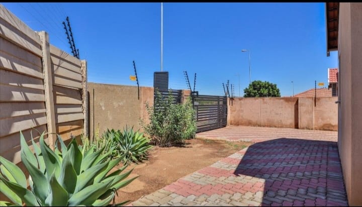 3 Bedroom Property for Sale in Rosslyn Gauteng