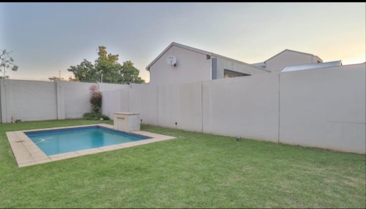 3 Bedroom Property for Sale in Blue Hills Gauteng