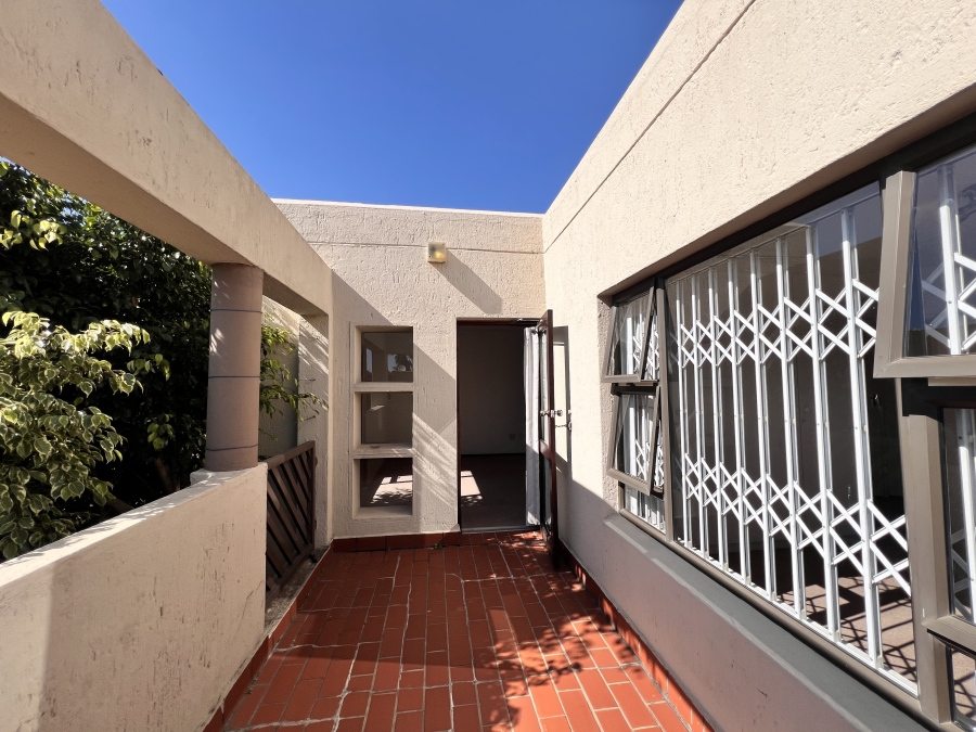 2 Bedroom Property for Sale in Sunninghill Gauteng