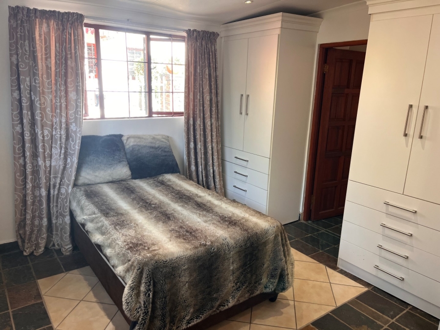 2 Bedroom Property for Sale in Highlands North Gauteng