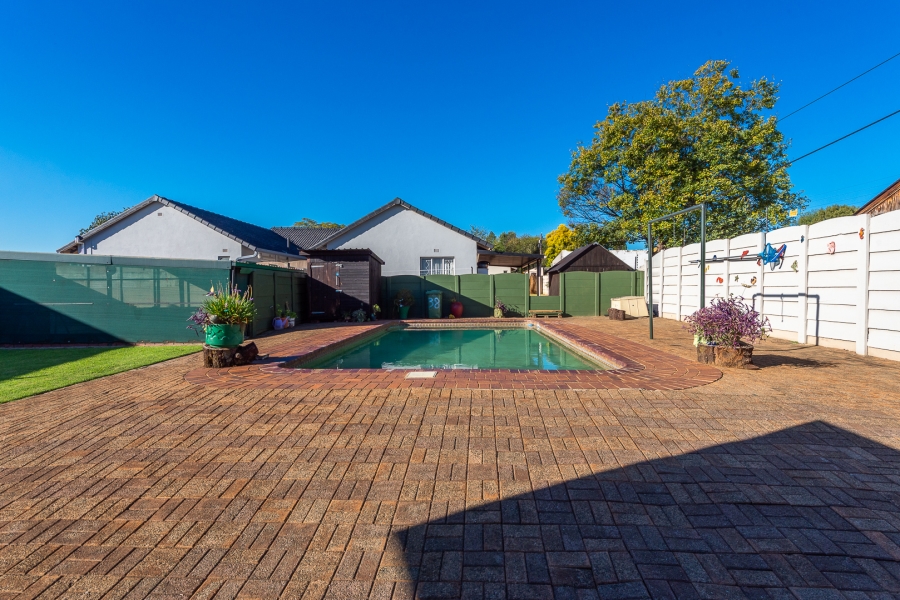 3 Bedroom Property for Sale in Brackendowns Gauteng