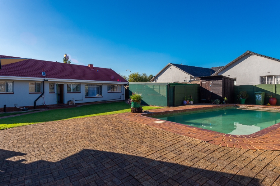 3 Bedroom Property for Sale in Brackendowns Gauteng