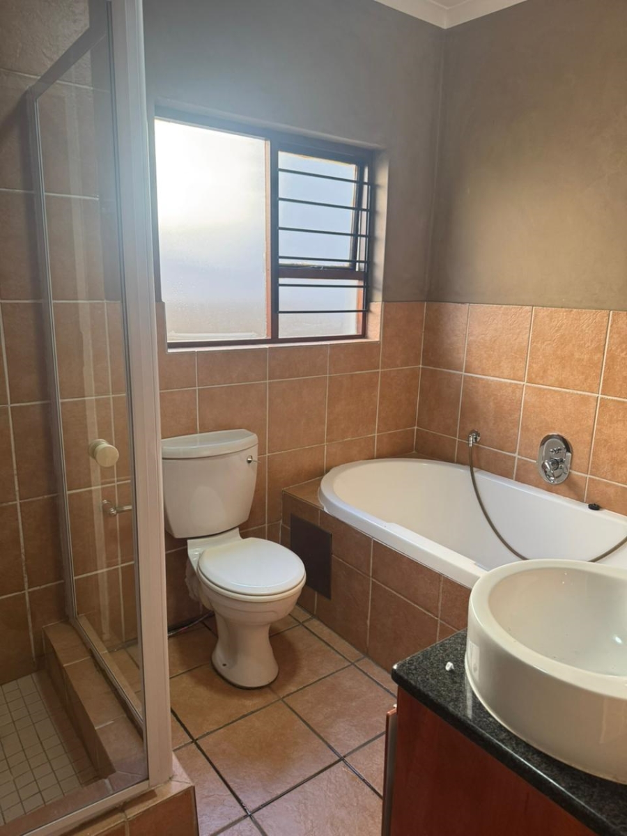 To Let 3 Bedroom Property for Rent in Honeydew Ridge Gauteng