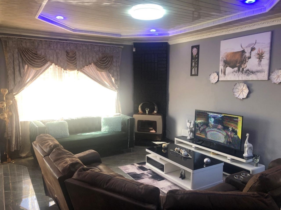 5 Bedroom Property for Sale in Lenasia South Gauteng