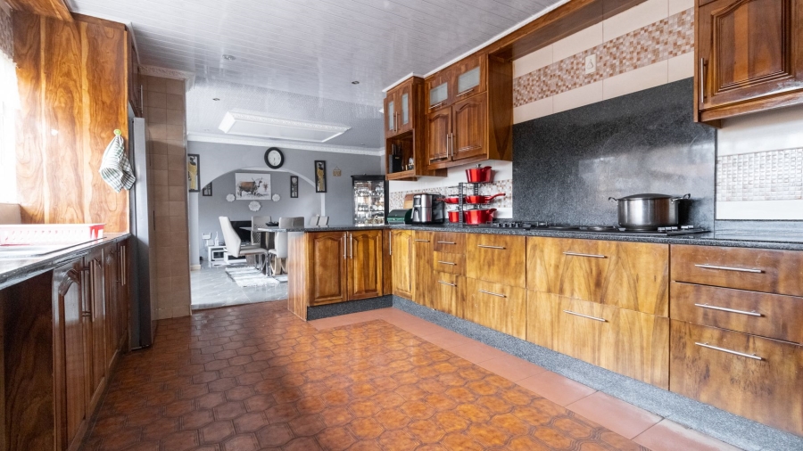 5 Bedroom Property for Sale in Lenasia South Gauteng