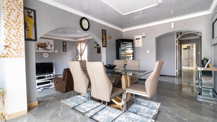 5 Bedroom Property for Sale in Lenasia South Gauteng