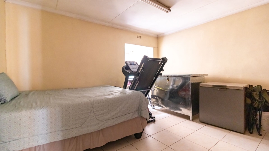 5 Bedroom Property for Sale in Lenasia South Gauteng