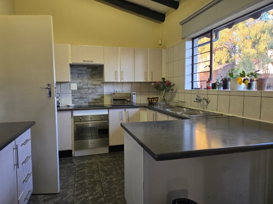 To Let 3 Bedroom Property for Rent in Croydon Gauteng