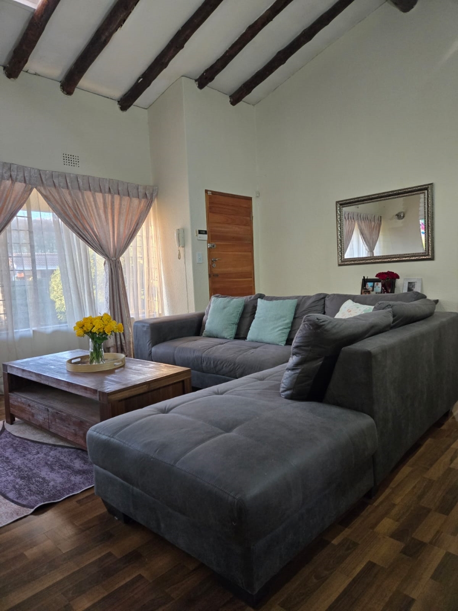 To Let 3 Bedroom Property for Rent in Croydon Gauteng