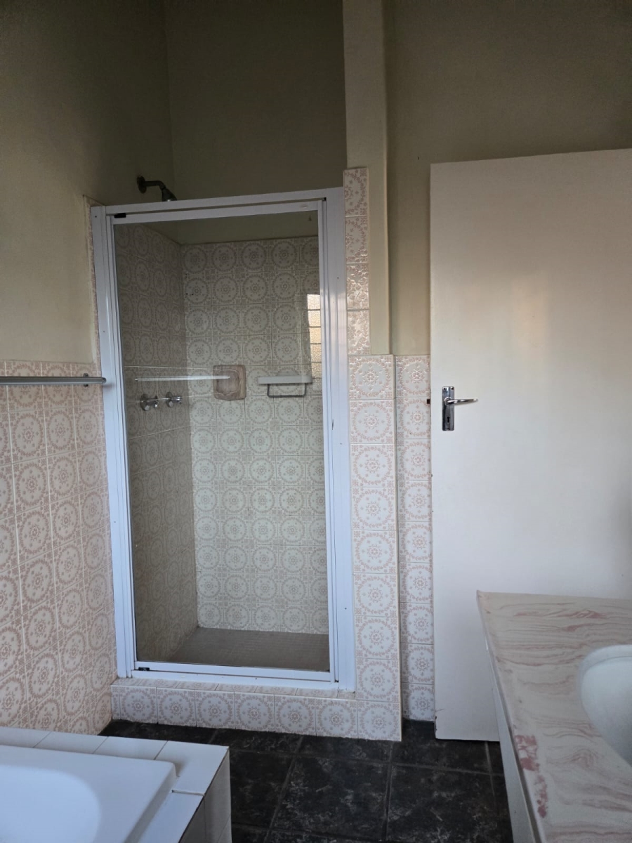 To Let 3 Bedroom Property for Rent in Croydon Gauteng