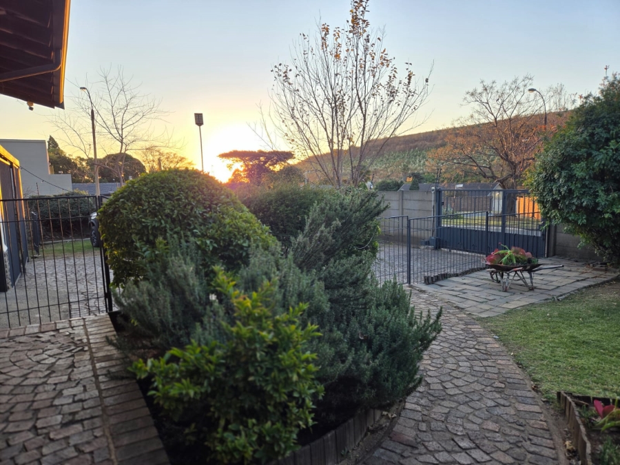 To Let 3 Bedroom Property for Rent in Croydon Gauteng