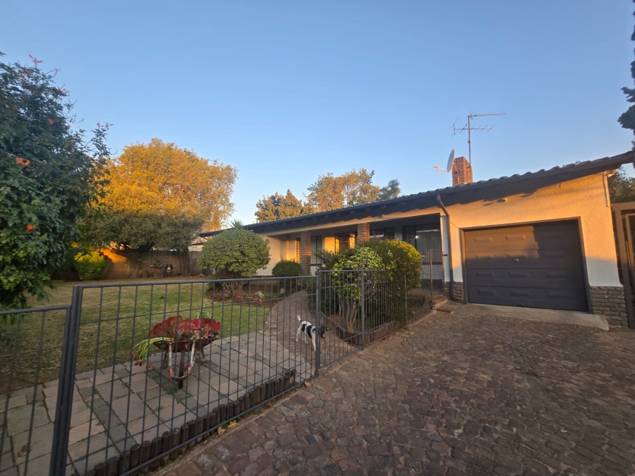 To Let 3 Bedroom Property for Rent in Croydon Gauteng