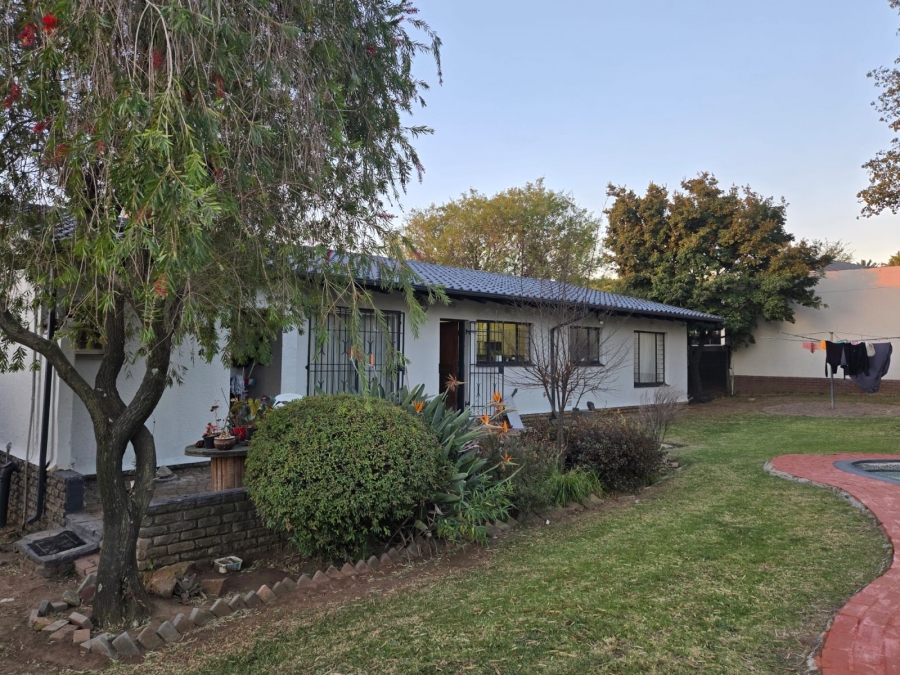 To Let 3 Bedroom Property for Rent in Croydon Gauteng