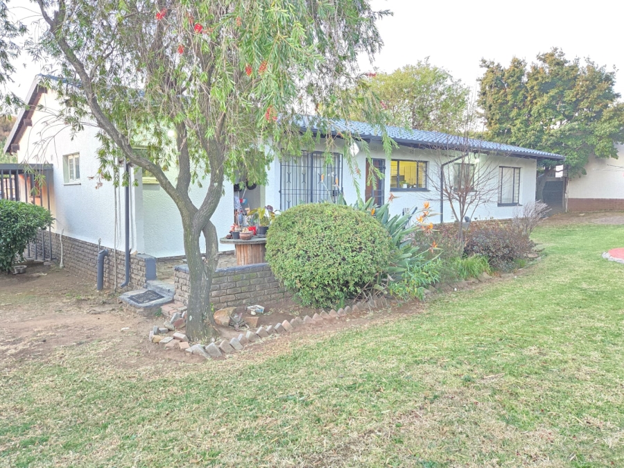 To Let 3 Bedroom Property for Rent in Croydon Gauteng