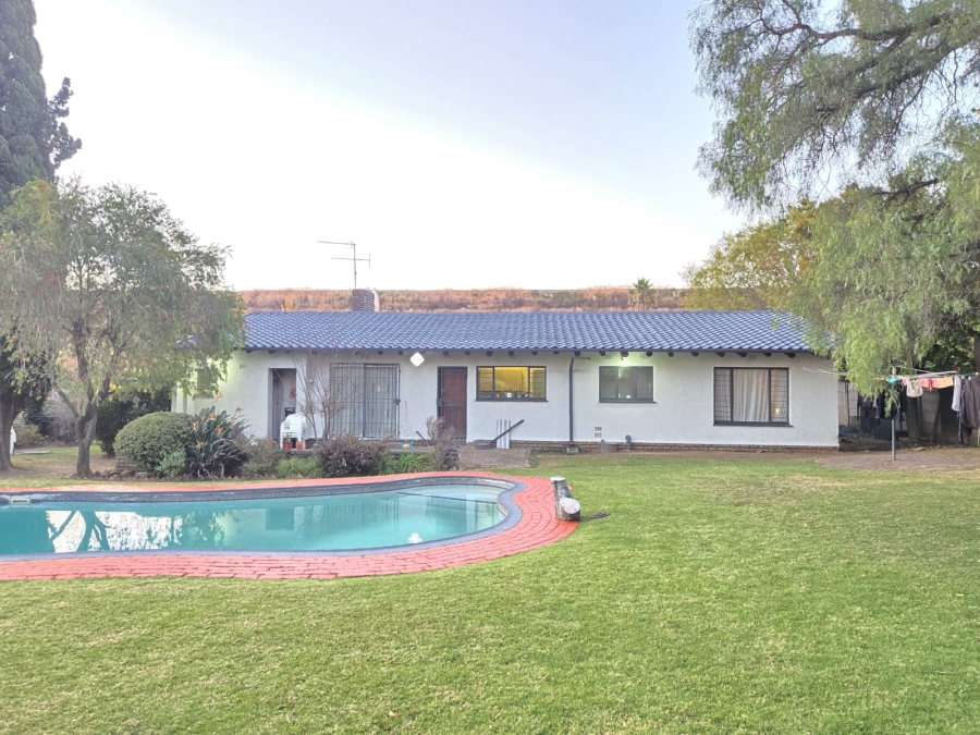 To Let 3 Bedroom Property for Rent in Croydon Gauteng