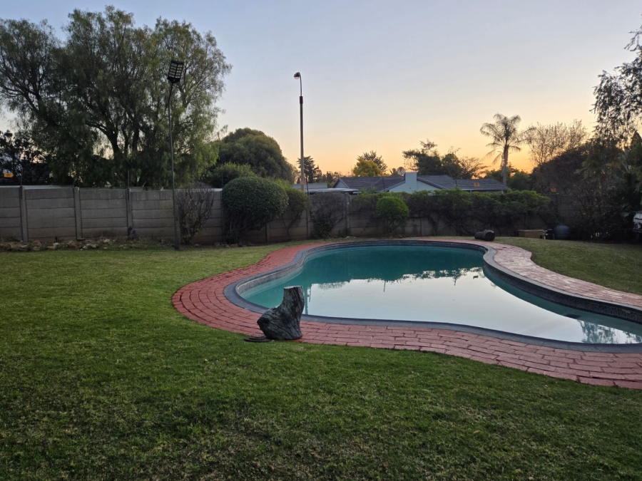 To Let 3 Bedroom Property for Rent in Croydon Gauteng