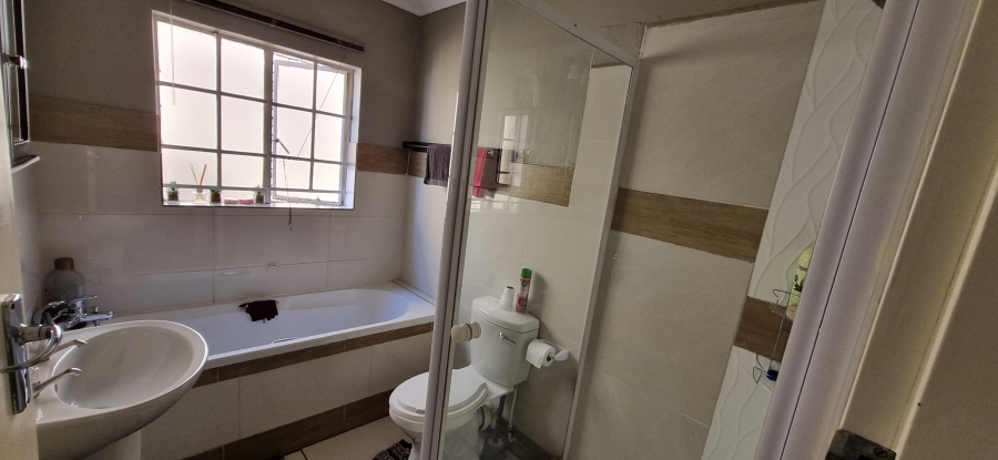 2 Bedroom Property for Sale in Amberfield Gauteng