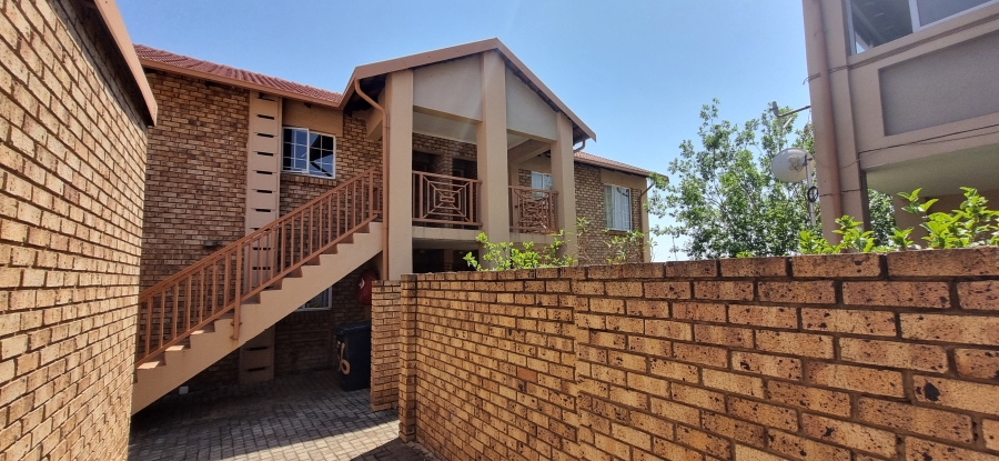 2 Bedroom Property for Sale in Amberfield Gauteng