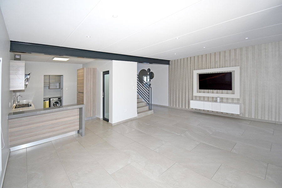 To Let 3 Bedroom Property for Rent in Crowthorne AH Gauteng