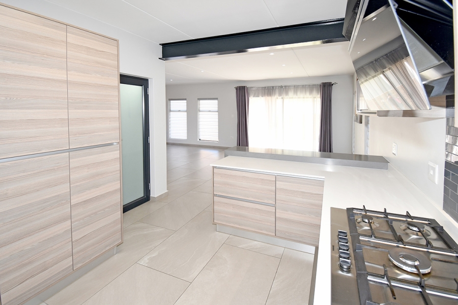 To Let 3 Bedroom Property for Rent in Crowthorne AH Gauteng