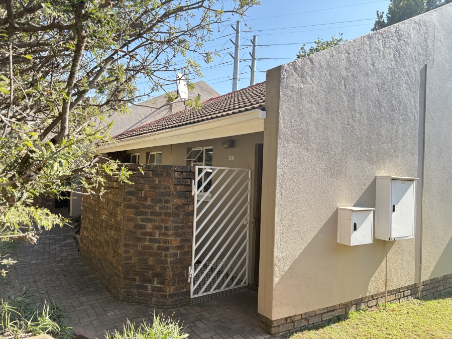 2 Bedroom Property for Sale in Sonneglans Gauteng