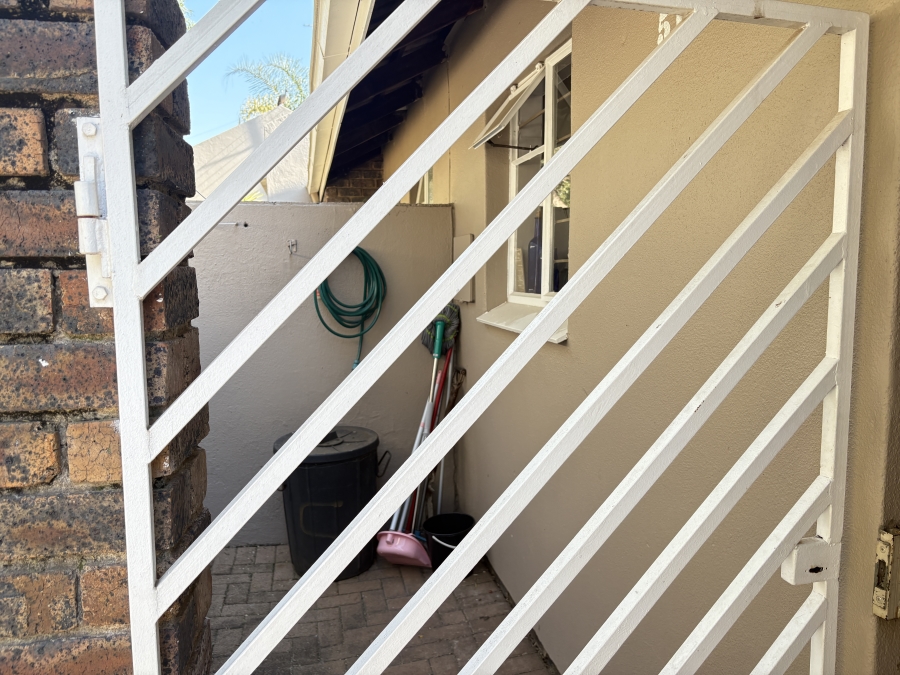 2 Bedroom Property for Sale in Sonneglans Gauteng