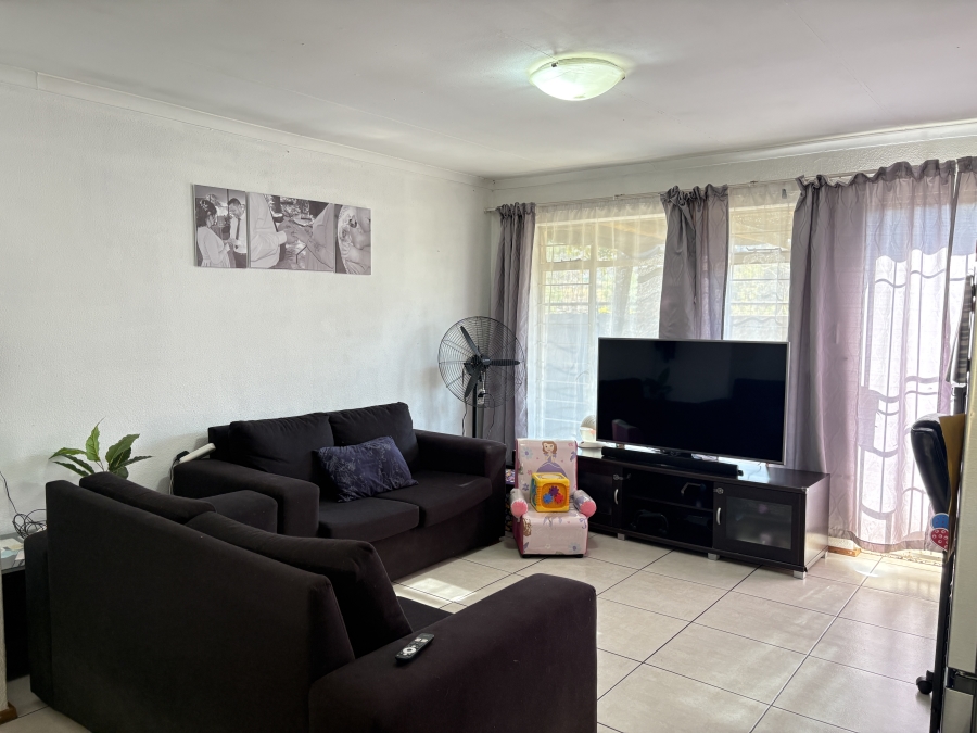 2 Bedroom Property for Sale in Sonneglans Gauteng