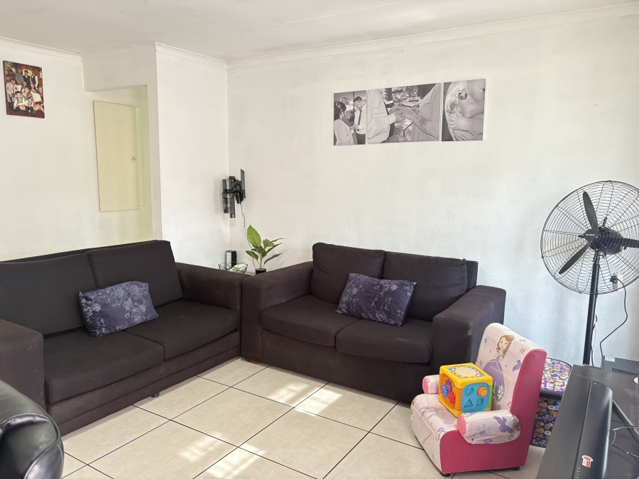 2 Bedroom Property for Sale in Sonneglans Gauteng