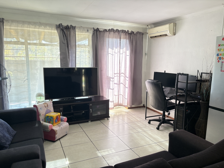 2 Bedroom Property for Sale in Sonneglans Gauteng