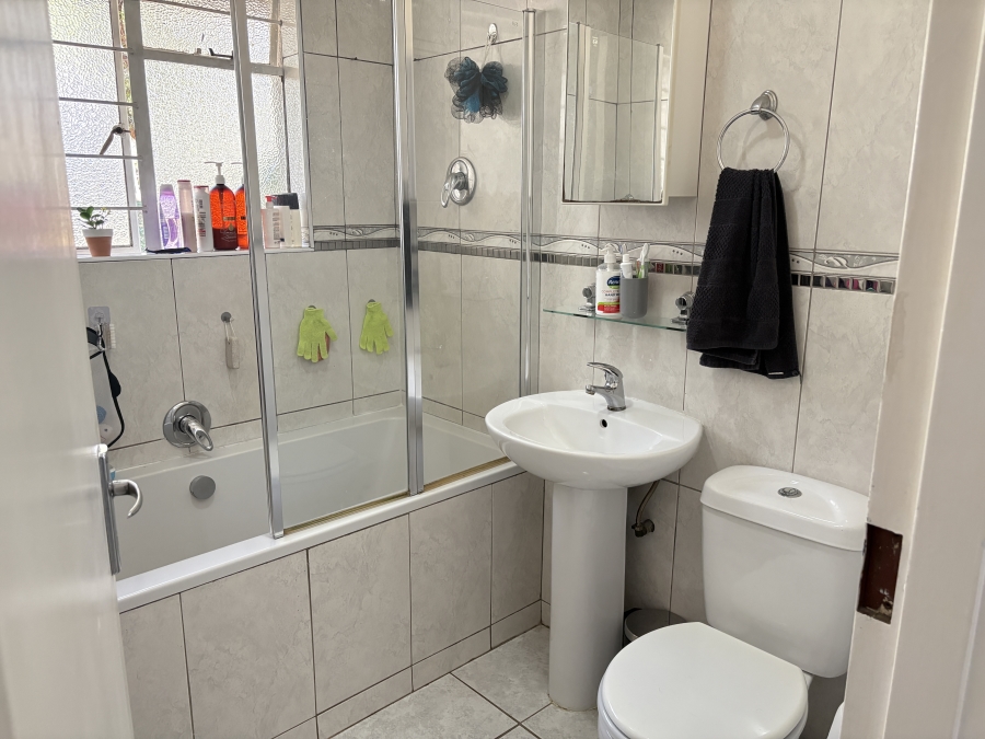 2 Bedroom Property for Sale in Sonneglans Gauteng