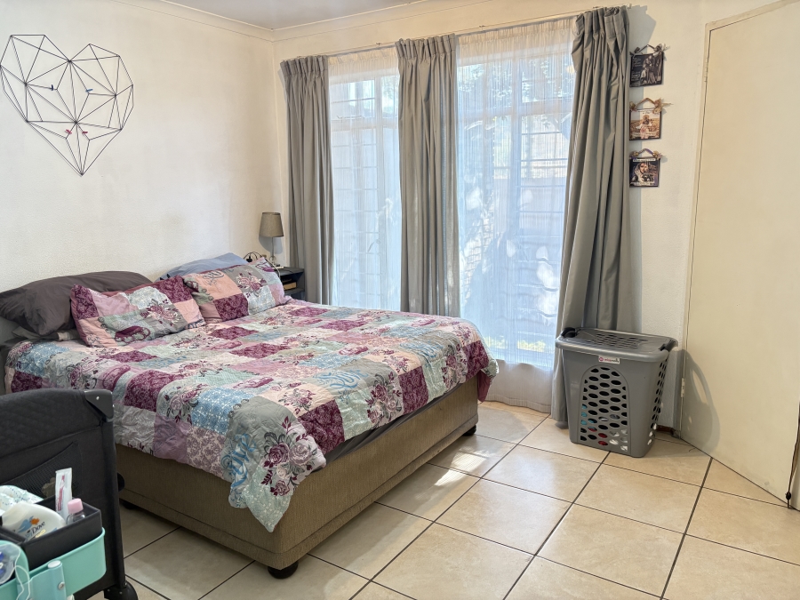 2 Bedroom Property for Sale in Sonneglans Gauteng