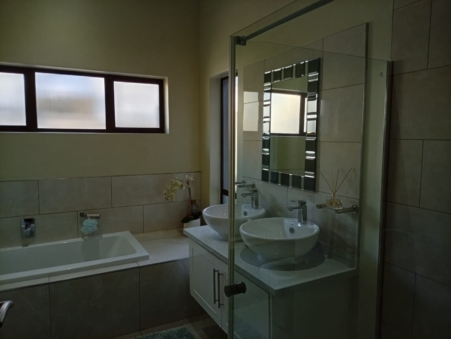 3 Bedroom Property for Sale in Midstream Meadows Gauteng