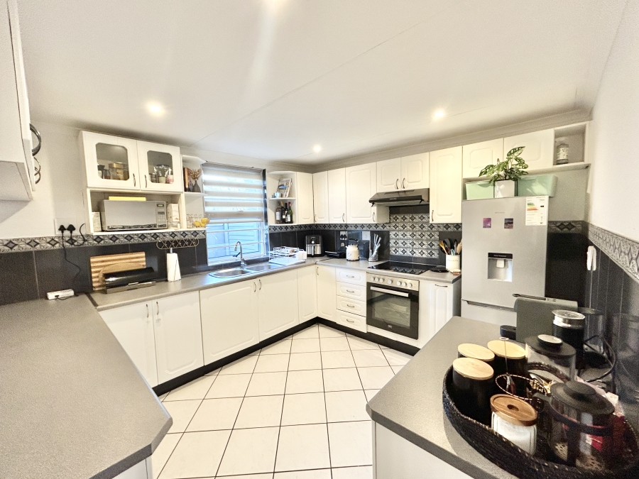 3 Bedroom Property for Sale in Halfway Gardens Gauteng