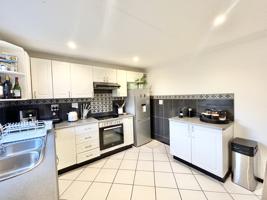 3 Bedroom Property for Sale in Halfway Gardens Gauteng