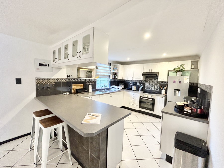 3 Bedroom Property for Sale in Halfway Gardens Gauteng