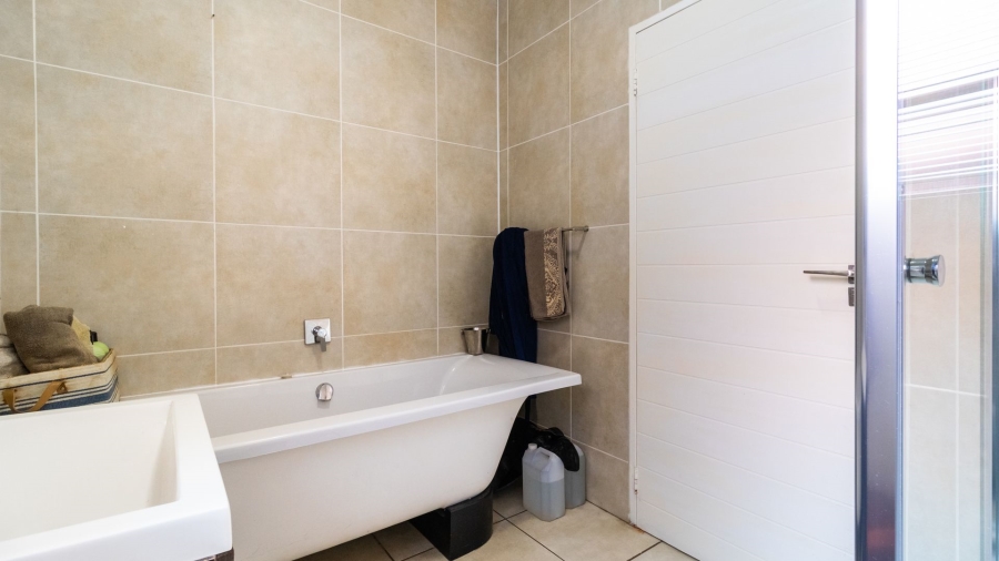 3 Bedroom Property for Sale in Oakdene Gauteng
