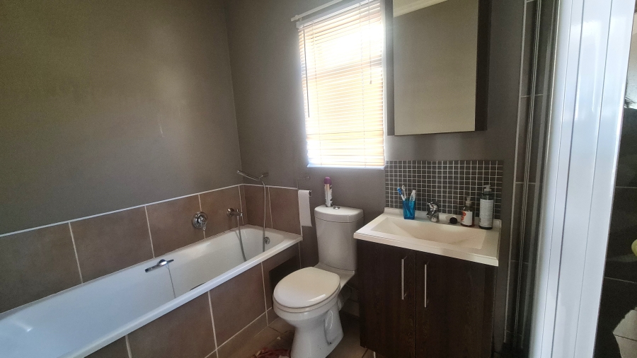 1 Bedroom Property for Sale in Lonehill Gauteng