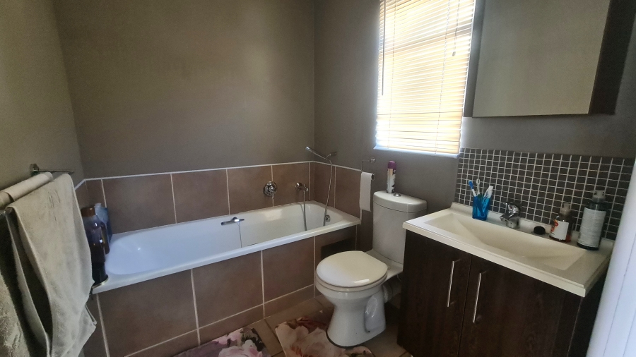 1 Bedroom Property for Sale in Lonehill Gauteng