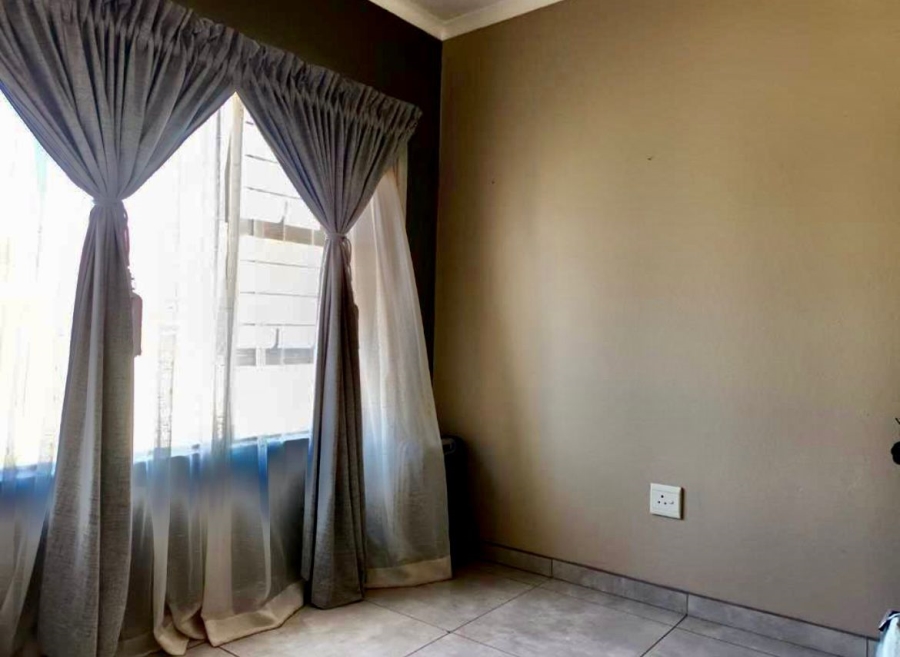 To Let 2 Bedroom Property for Rent in Noordheuwel Gauteng