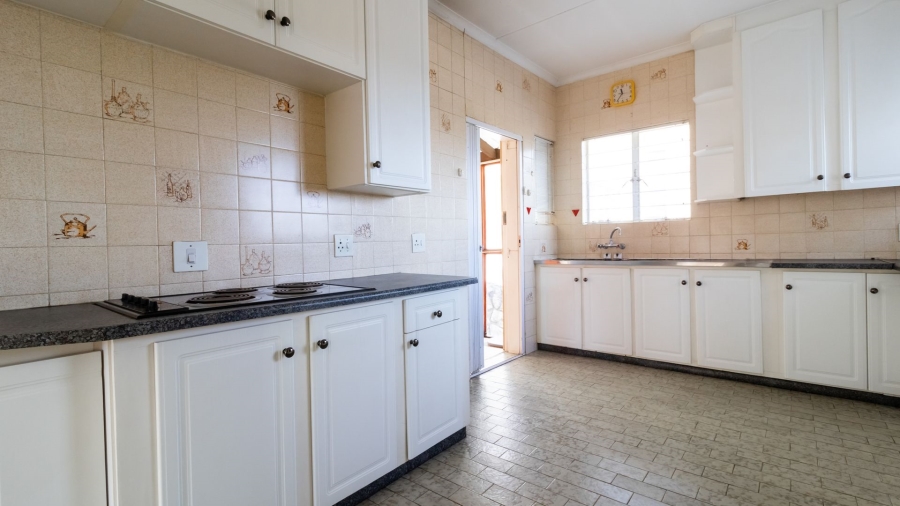 3 Bedroom Property for Sale in Linmeyer Gauteng