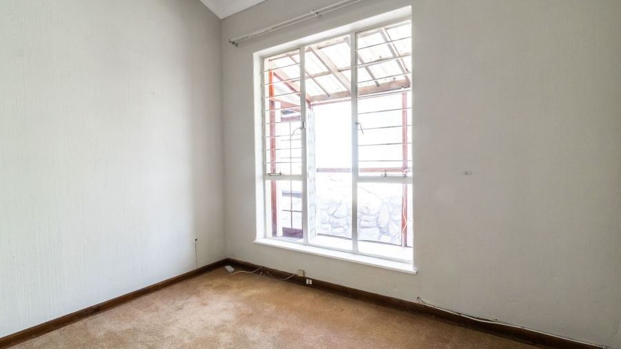 3 Bedroom Property for Sale in Linmeyer Gauteng