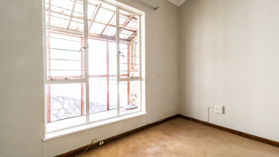 3 Bedroom Property for Sale in Linmeyer Gauteng