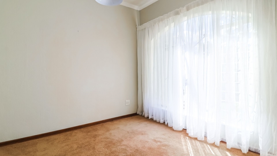 3 Bedroom Property for Sale in Linmeyer Gauteng